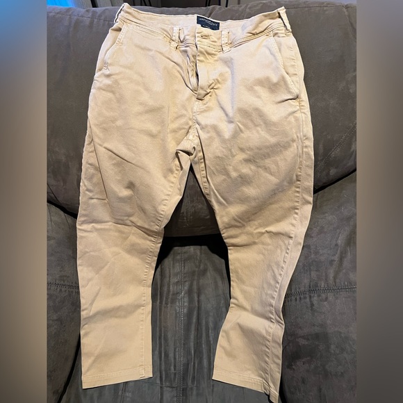 Men’s AE kakhis size 28 - Picture 1 of 6